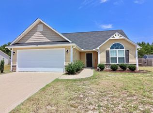 276 Feathers Ln, Raeford, NC 28376