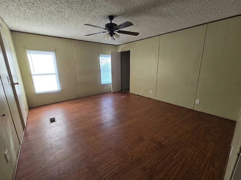 Oak Creek Estates MHC — Photo 8