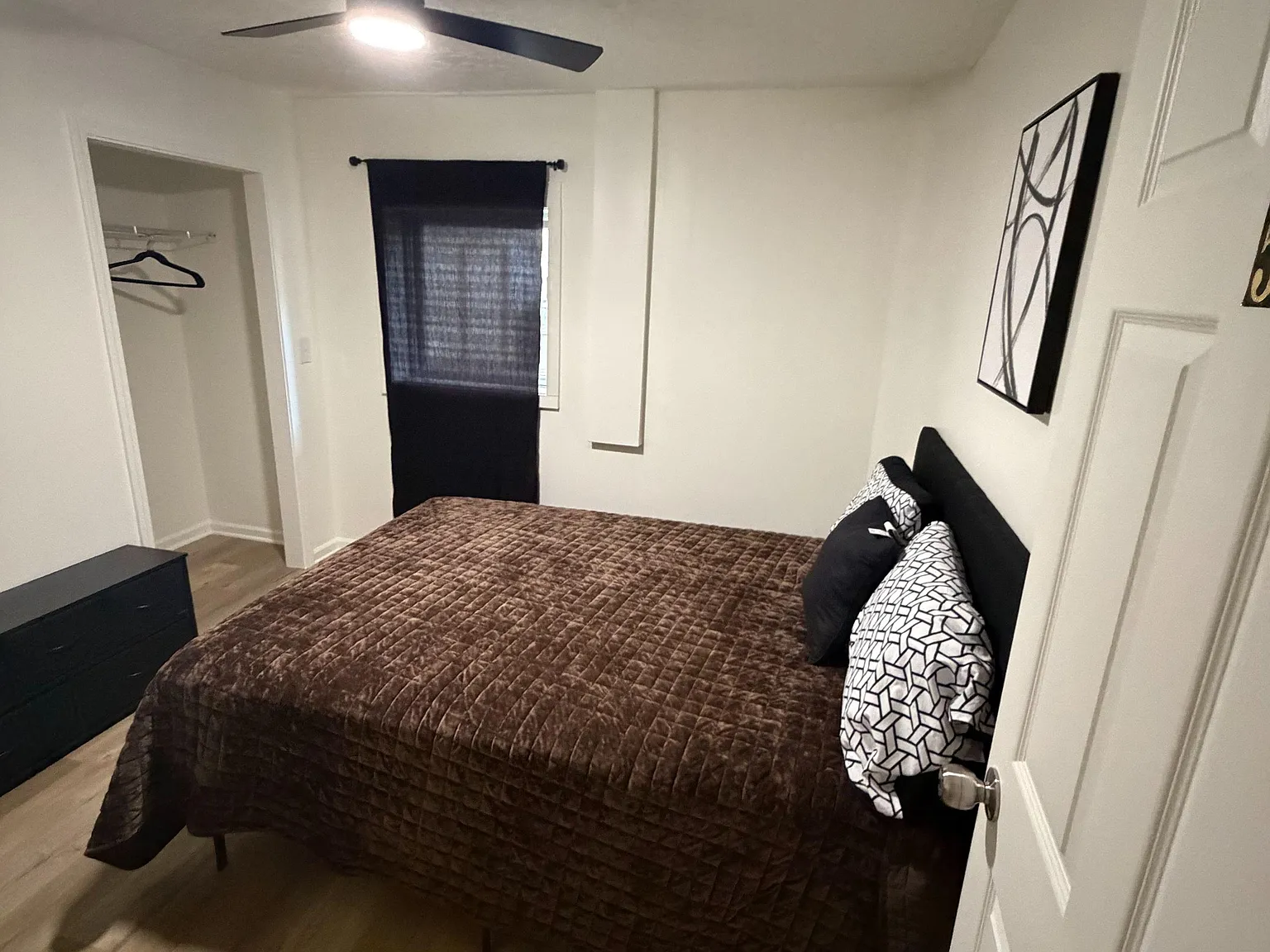 4 bed, 3.0 bath, 3000 sqft, $866 — Photo 1