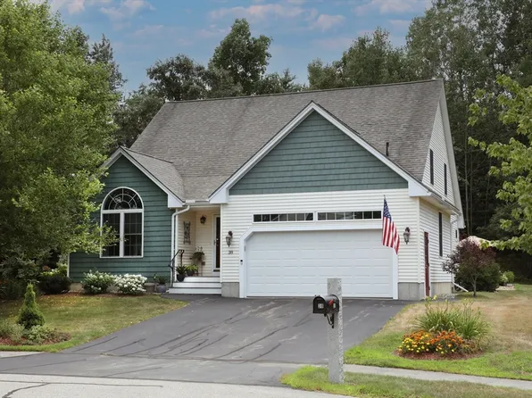 38 Autumn Ln #38, East Kingston, NH 03827