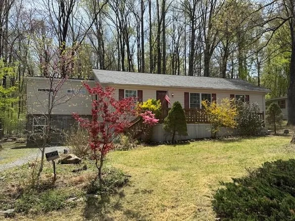 1909 S Lakeshore Dr, Louisa, VA 23093