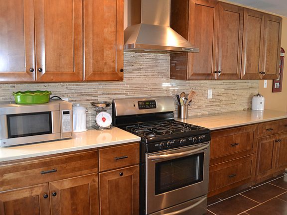 5th image of 265 Vivian Dr