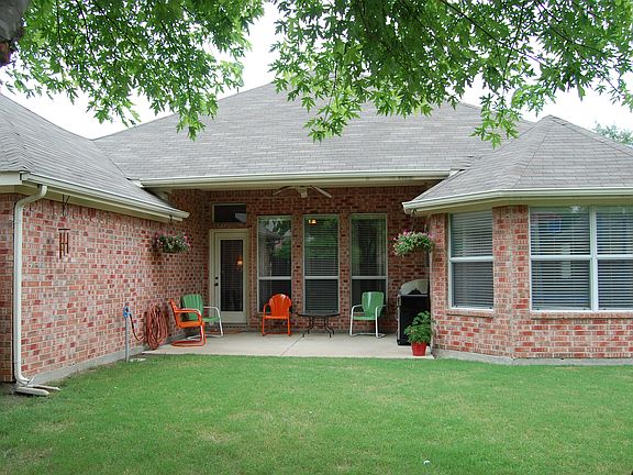 3rd image of 1015 Redwood Trl