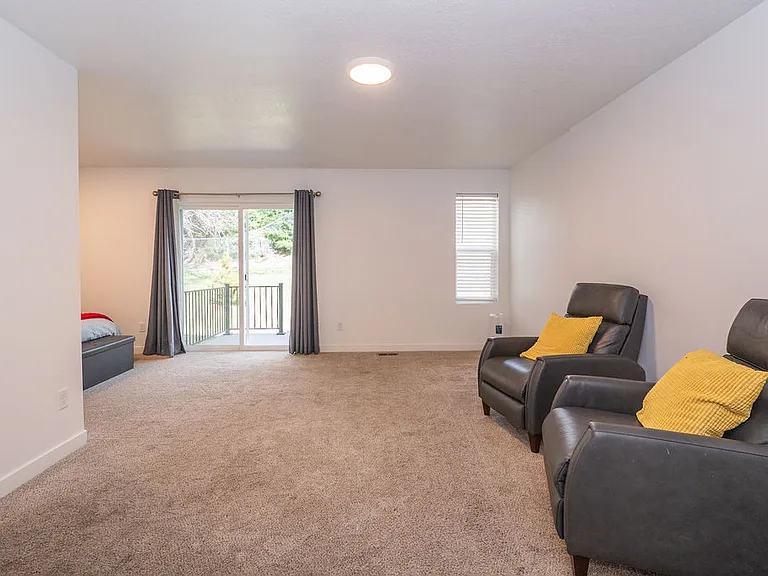 596 Plum Creek Ln — Photo 5