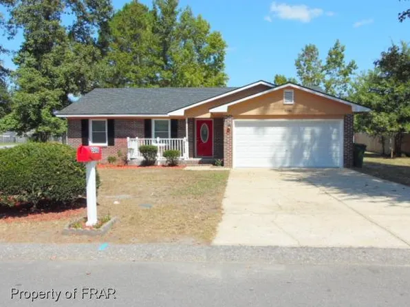 5598 Hallwood Dr, Hope Mills, NC 28348