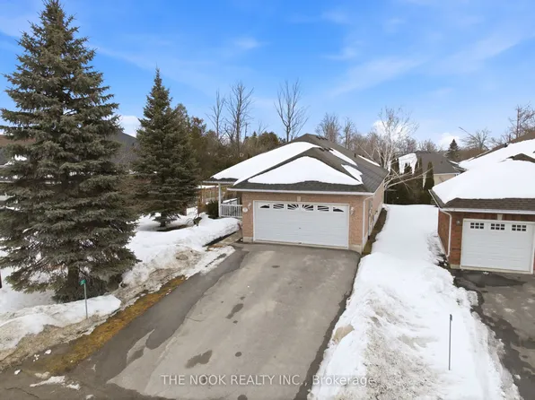 317 Woodward Ave, Selwyn, ON K9L 1K2