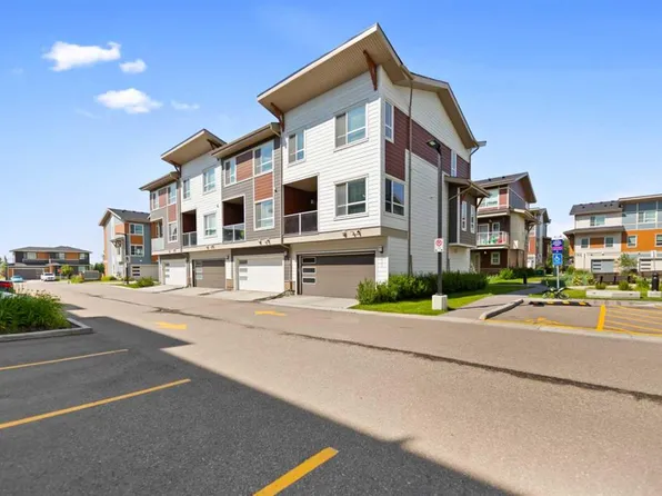 209 SW Harvest Hills Cmn NE, Calgary, AB T3K 2M7