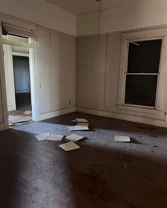 2nd image of 901 Trinity St