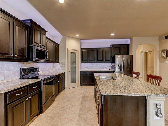4th image of 721 Redding Dr