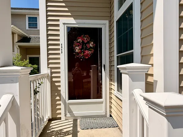 11 Devon Commons Ln, Braintree, MA 02184