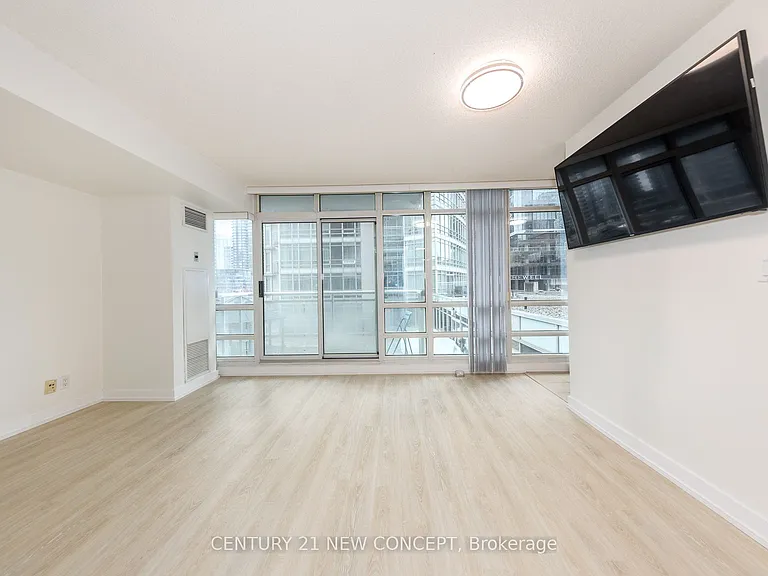 381 Front St W #501 — Photo 19