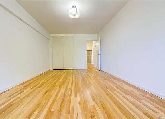 2nd image of 1199 E 53rd St APT 3H