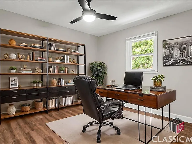 230 China St — Photo 5