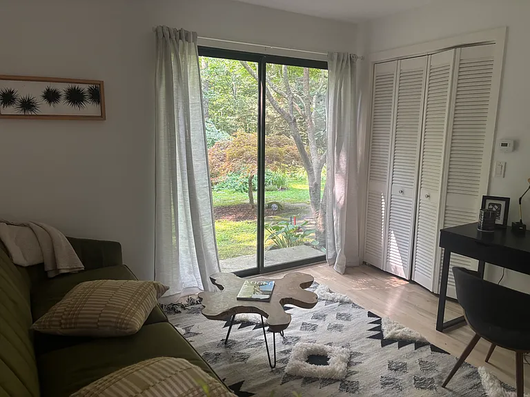 8 Wooded Oak Ln — Photo 18