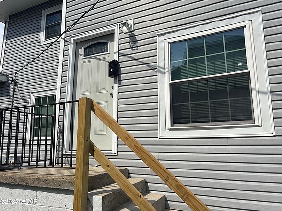 2nd image of 521-523 W Wayne St