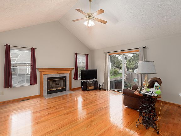 4th image of 547 Brickstone Dr