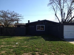 2702 E Lansing Way, Fresno, CA 93726