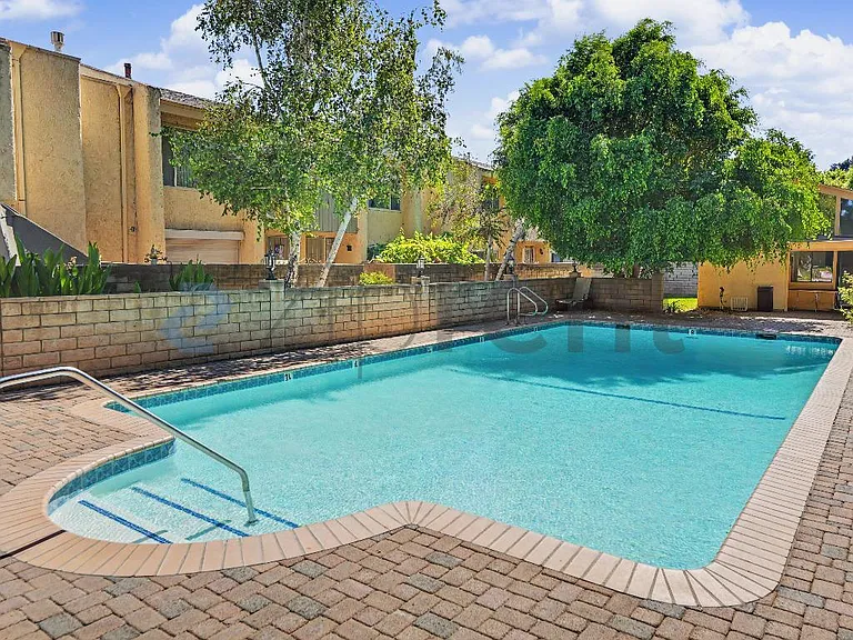 8633 Balboa Blvd #2 — Photo 22
