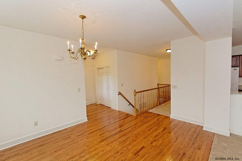 5th image of 1 CROWN Street