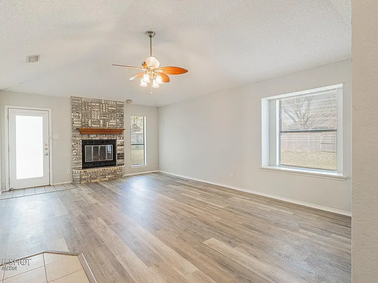 2957 Oak Ridge Ct — Photo 3