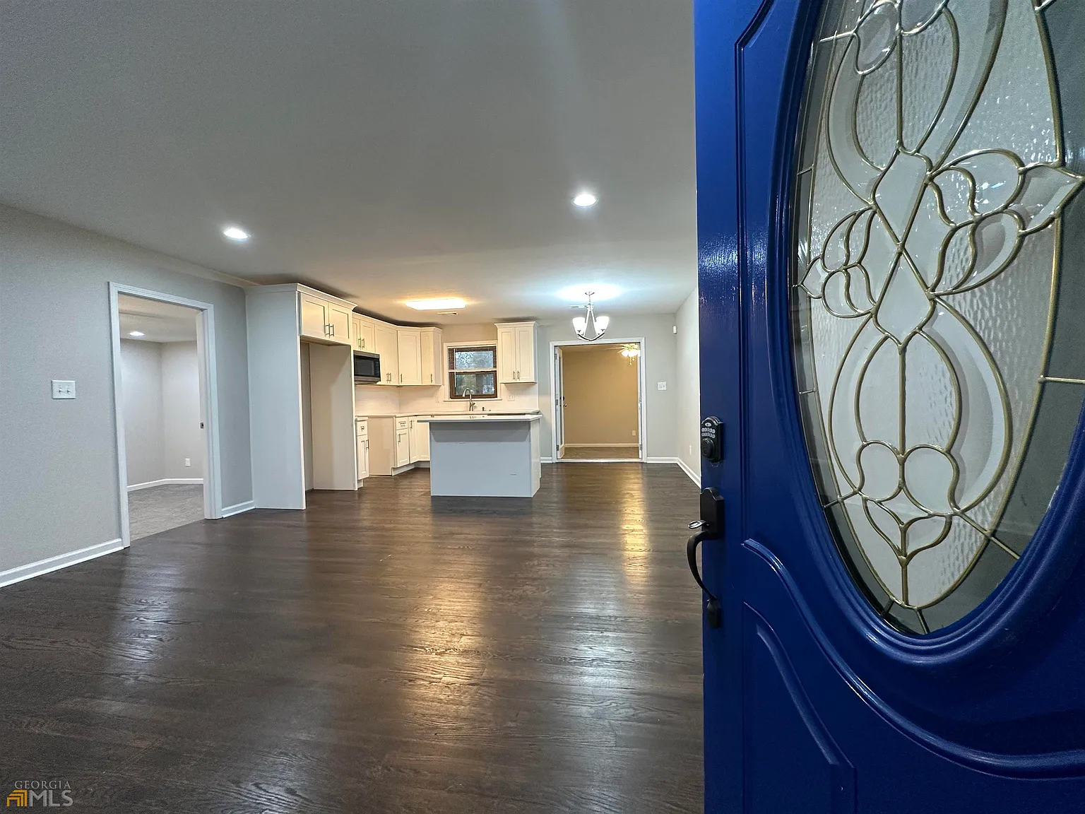 3 bed, 2.0 bath, 1412 sqft, $1,875 — Photo 3