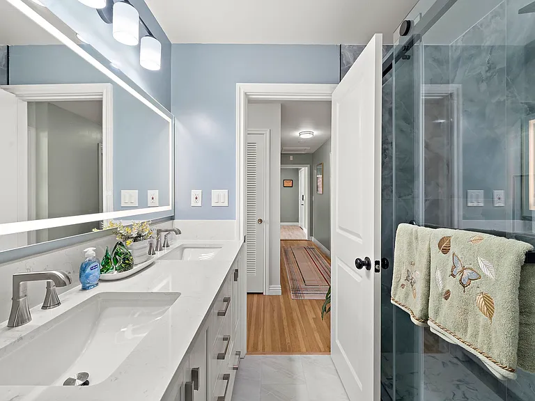 10422 Gilbert St — Photo 20