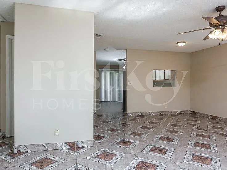 3 bed, 2.0 bath, 1418 sqft, $2,510 — Photo 3