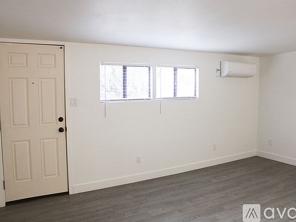 4th image of 1634 E Phillips Ave