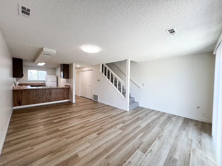 846 Homedale Rd — Photo 12