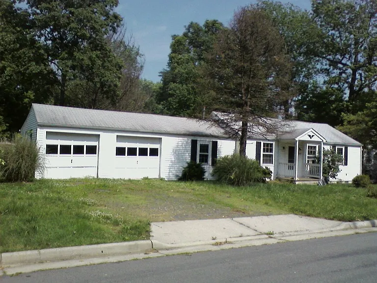 Leaf Rd — Photo 4