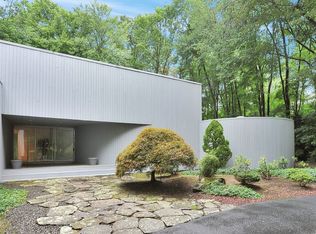 35 Deerhill Dr, Ho-ho-kus, NJ 07423