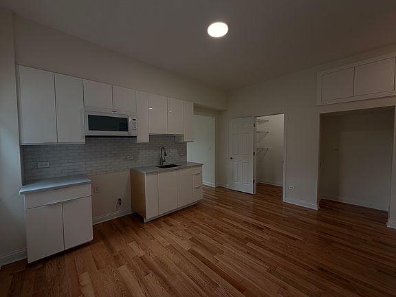 4th image of 2900 W 25th St #2S