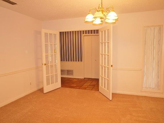 4th image of 2726 Roanoke Ln