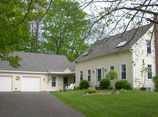 5 Royal Ave APT 1, Freeport, ME 04032