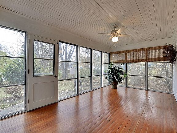 Call Listing Agent Tammy Maddrey 952-738-1331