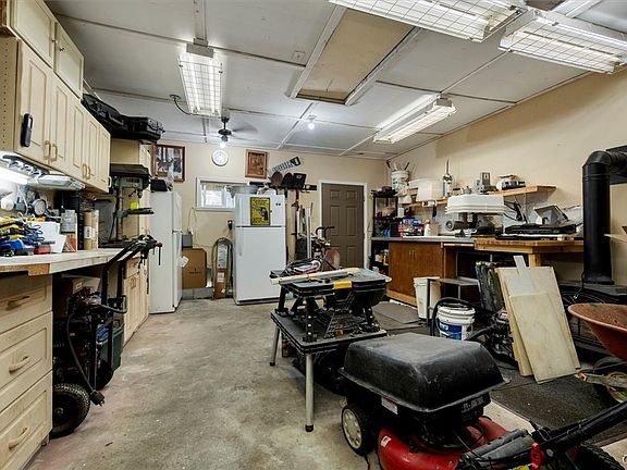 5th image of 511 Miller St