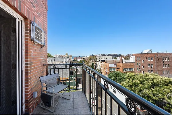 Sold by Douglas Elliman | media 14