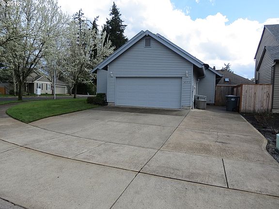 4th image of 4692 SE Mair St