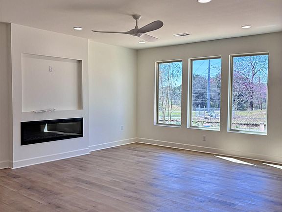 3rd image of 15112 Jason Dr