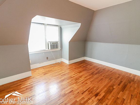 3rd image of 829 Kearney St #829