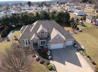 2 Blythe Dr, Peckville, PA 18452