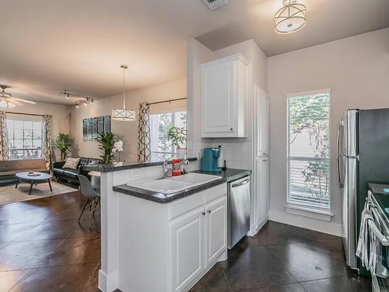 2803 Frazier Ave — Photo 14