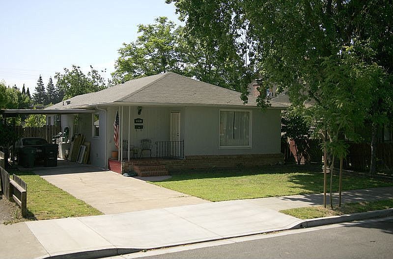 Charming Home - Walk To Downtown!