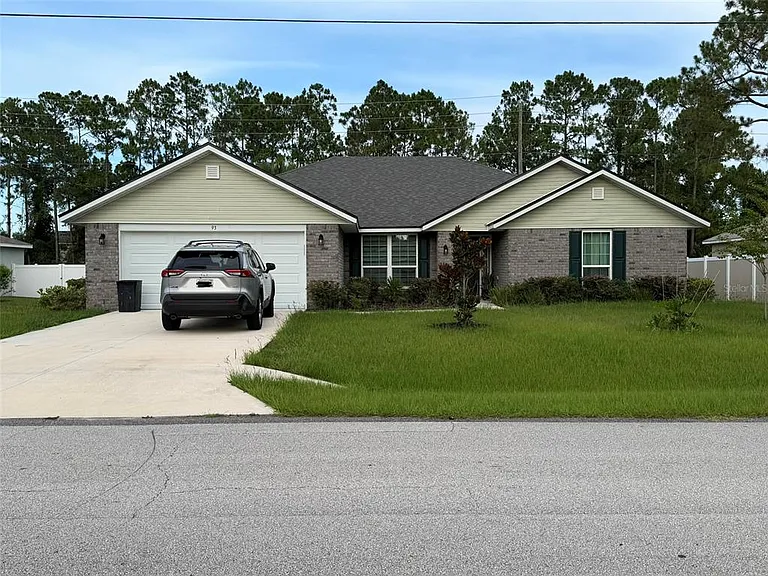 93 Royal Oak Dr — Photo 2