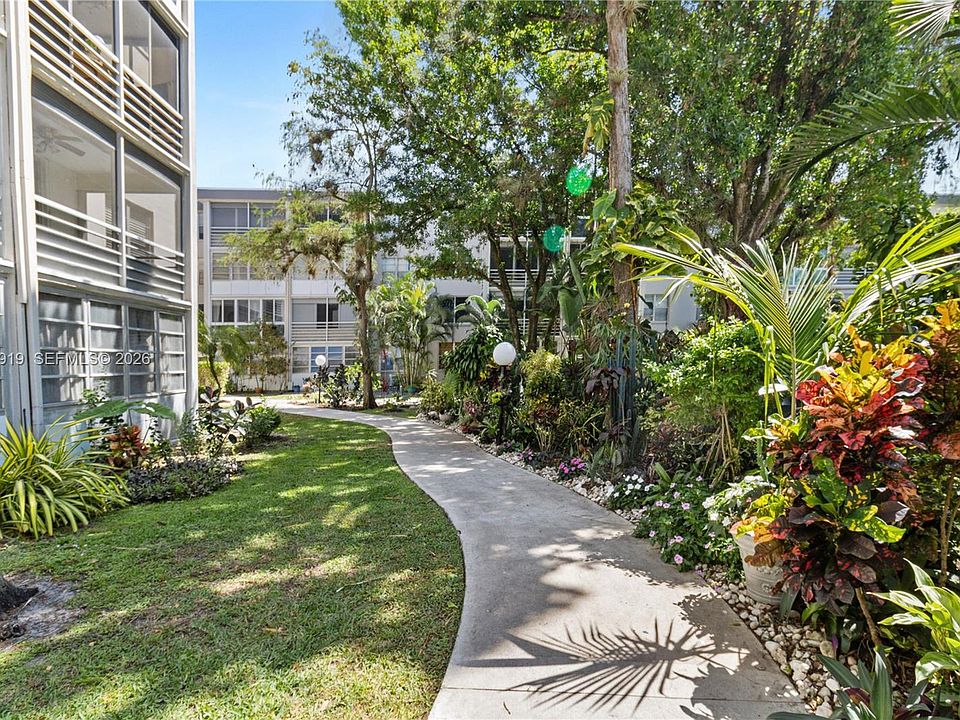 1st image of 4850 NW 29th Ct APT 423