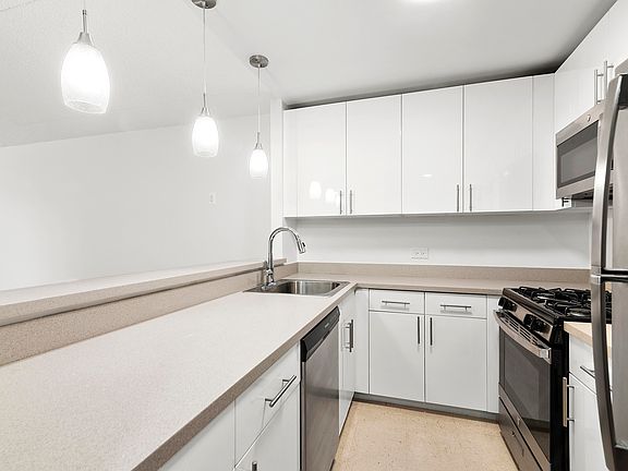 3rd image of 600 Columbus Ave APT 11M