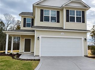911 Colonial Hills Dr, Spring Lake, NC 28390