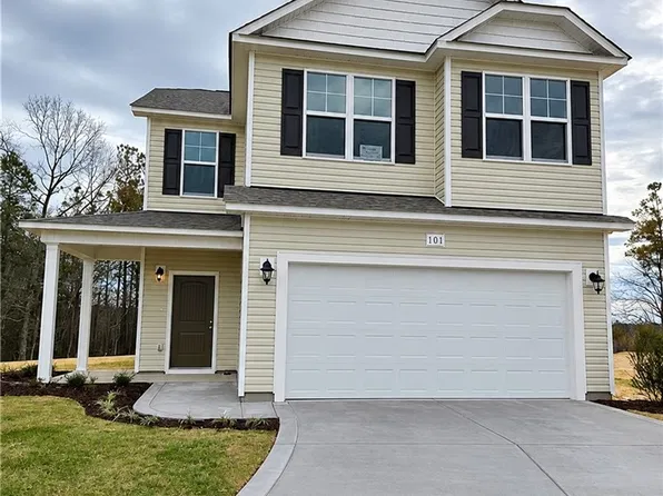 911 Colonial Hills Dr, Spring Lake, NC 28390