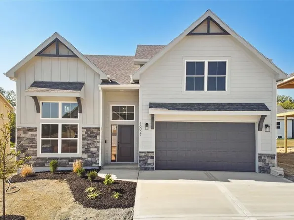 16027 Ryan Cir, Parkville, MO 64152