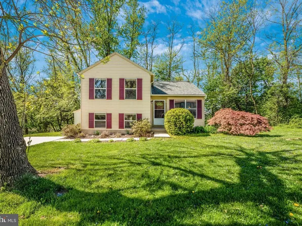 6397 Piney Ridge Dr, Sykesville, MD 21784